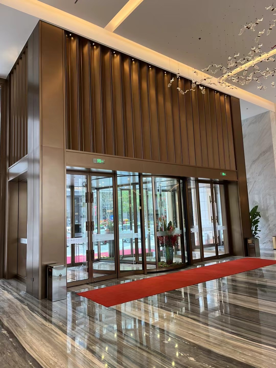 Как выбрать пластину из нержавеющей стали для отеля?