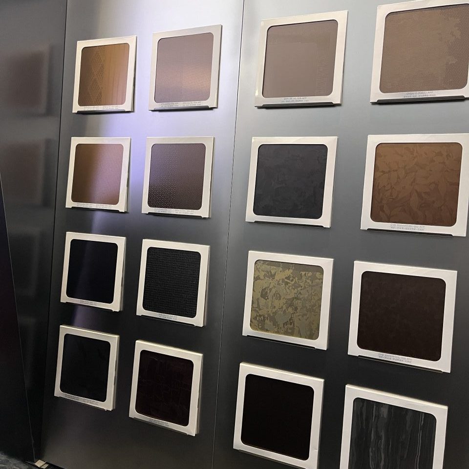 Как выбрать производителя цветных пластин на заказ?