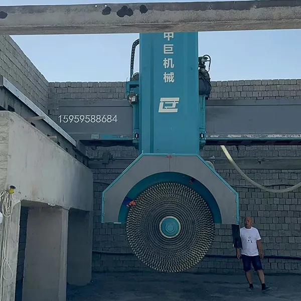 Установка камнеобрабатывающего оборудования, включая комбинированные пильные станки мостового типа, инфракрасные камнерезные станки мостового типа, автоматические станки для обработки личи, автоматические кромкошлифовальные станки, станки для профилирования перил, станки для полировки перил, станки для обработки подковообразного камня, станки для раскалывания льда и т.д., на заводе в Узбекистане