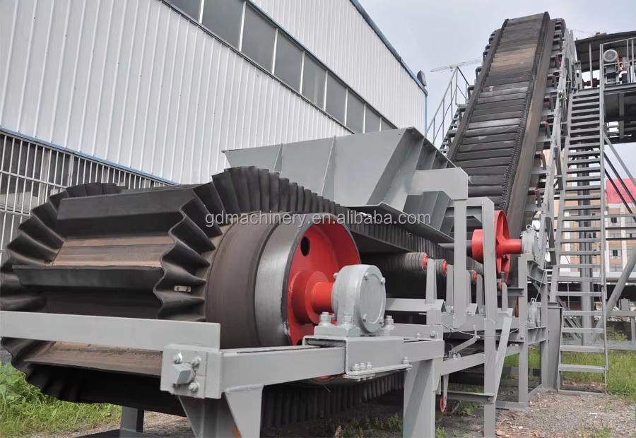 Ленточный конвейер с высоким наклоном и большим крутым углом наклона