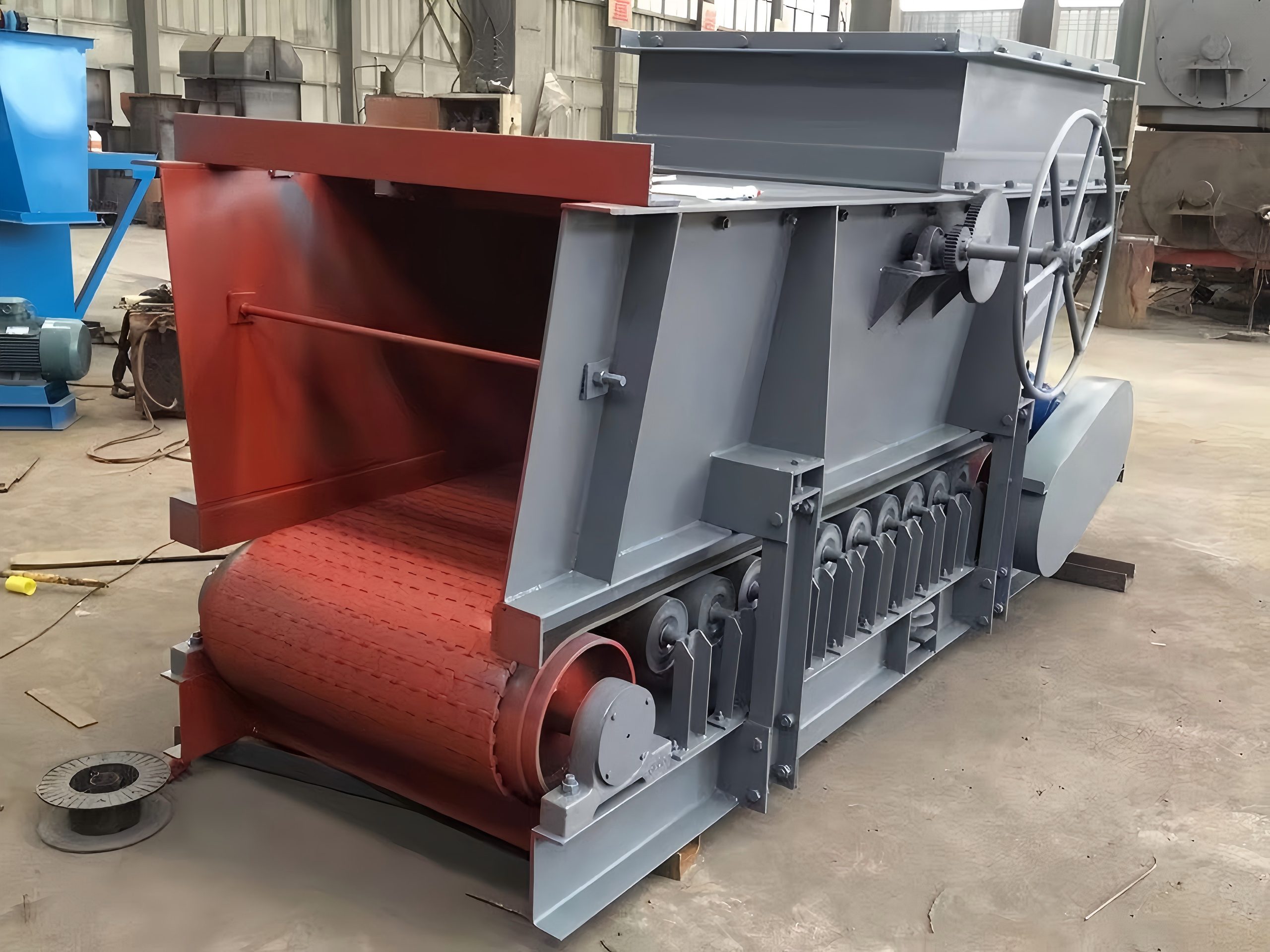 Ленточный питатель с регулируемой скоростью вращения и большой производительностью подачи; ленточный питатель для угольных мельниц