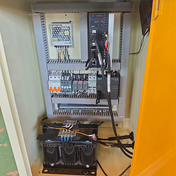 Система питания NCZ Servo Zigzag - Besco Machine Tool Equipment