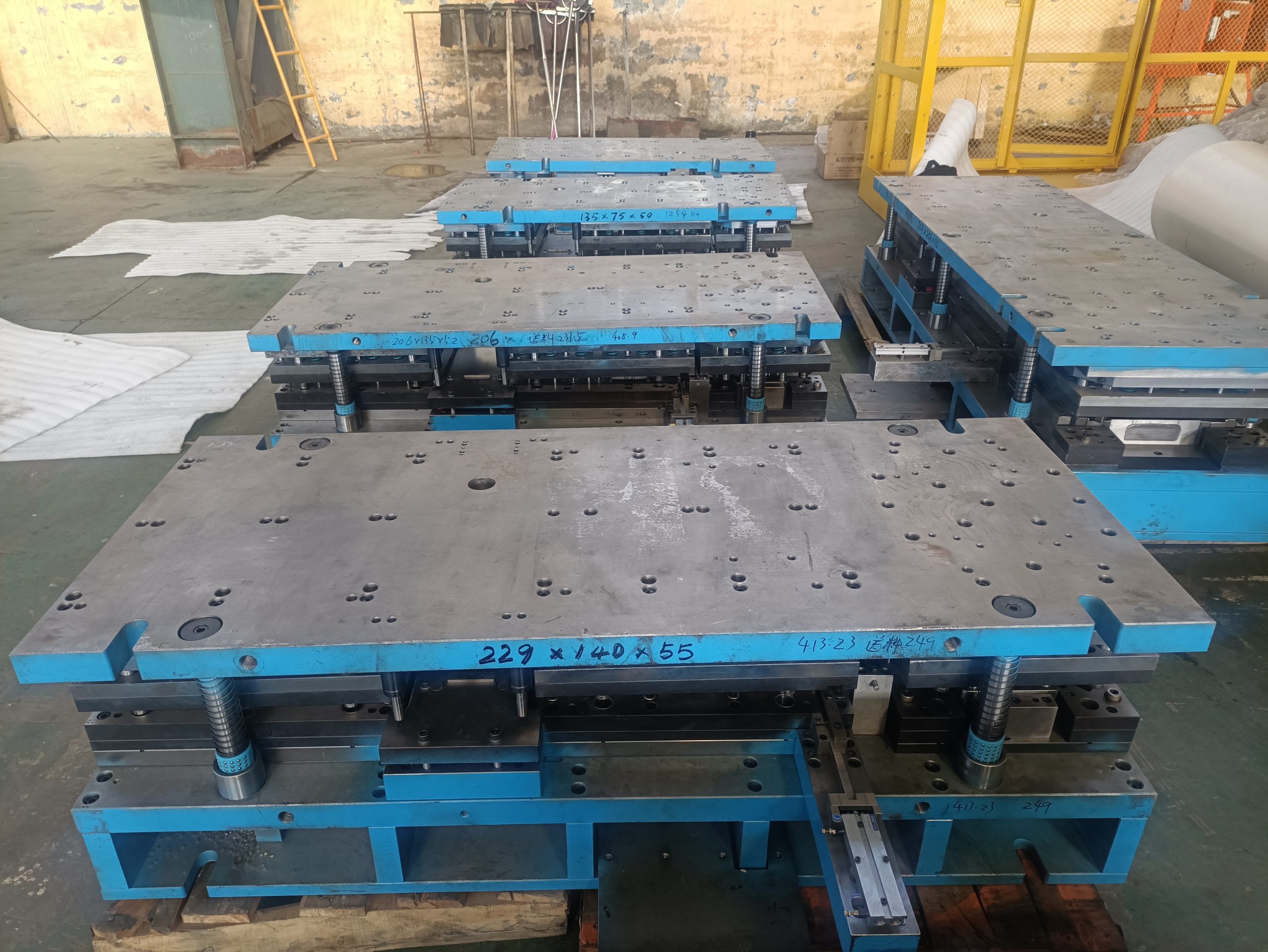 junction box stamping die (12)