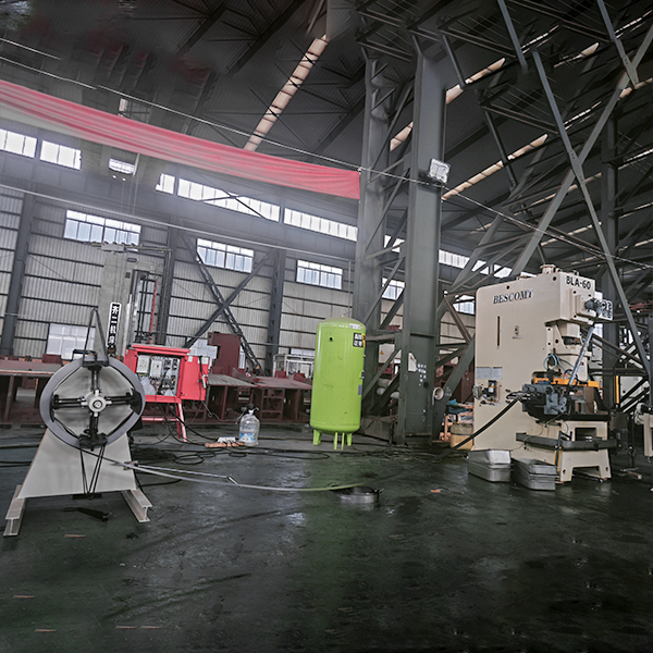 Автоматическая машина для пробивки люверсов с податчиком | Высокоскоростная, точная пробивка отверстий со встроенным податчиком - Besco Machine Tool Equipment