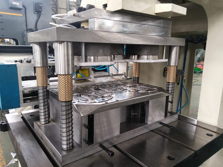 пресс-форма для штамповки контейнеров из алюминиевой фольги - Besco Machine Tool Equipment