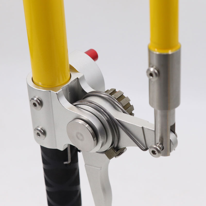 Изолированный зажимной полюс15