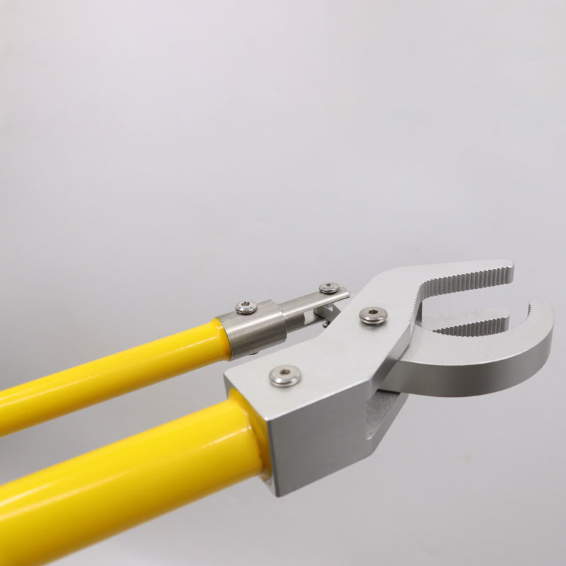 Изолированный зажимной полюс16