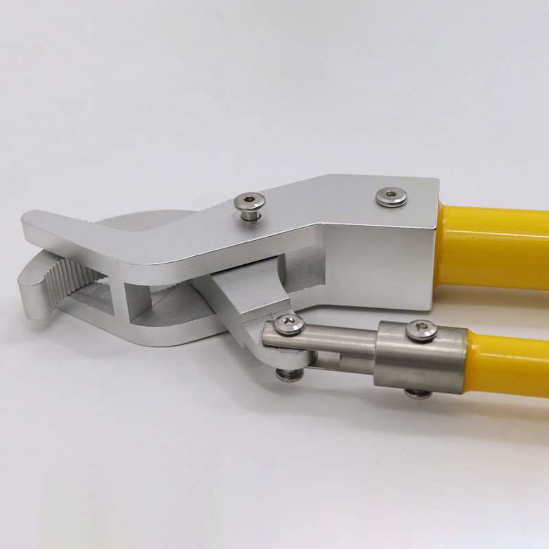 Изолированный зажимной полюс2