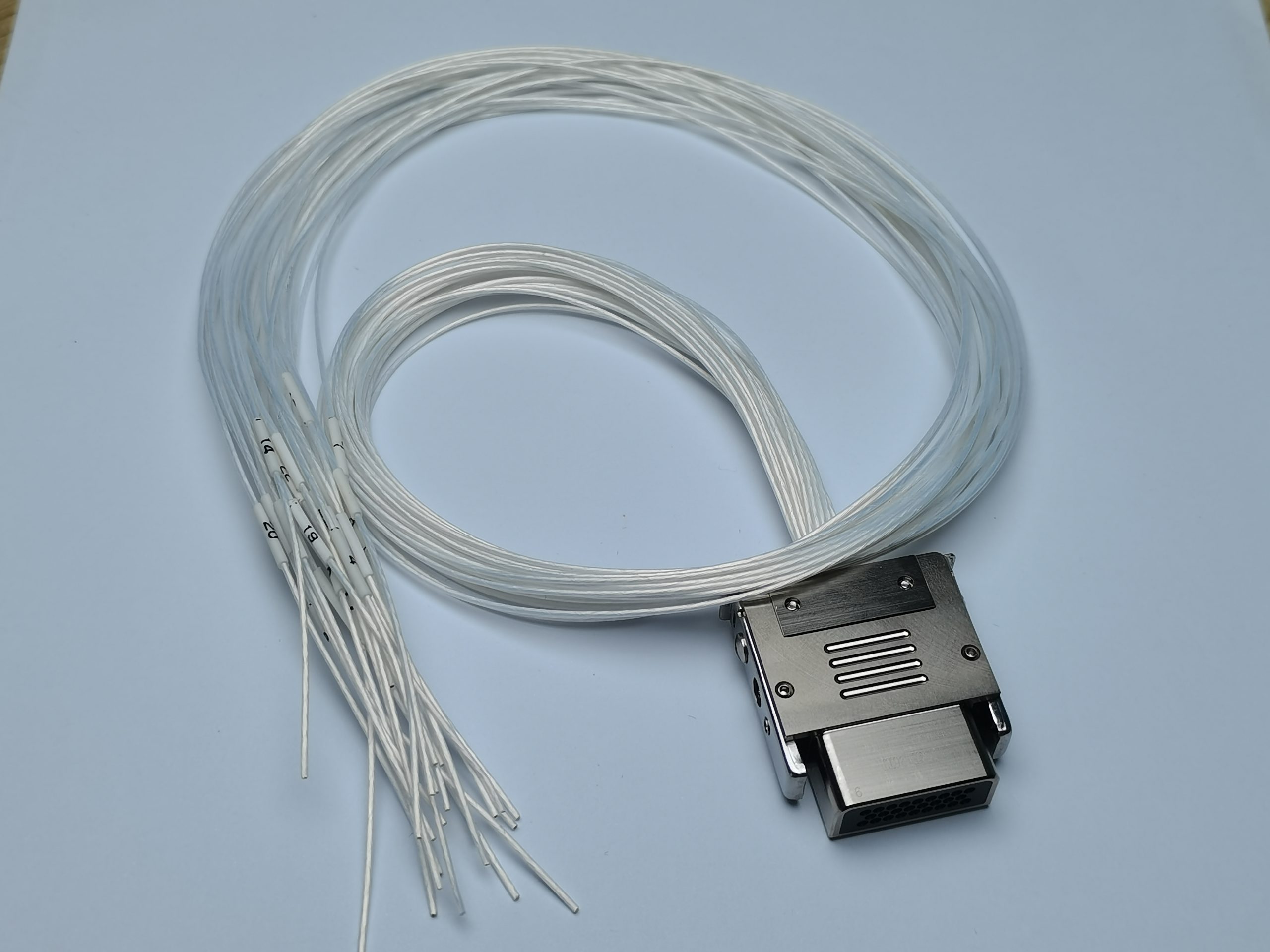 Миниатюрный прямоугольный электрический разъем серии J24H