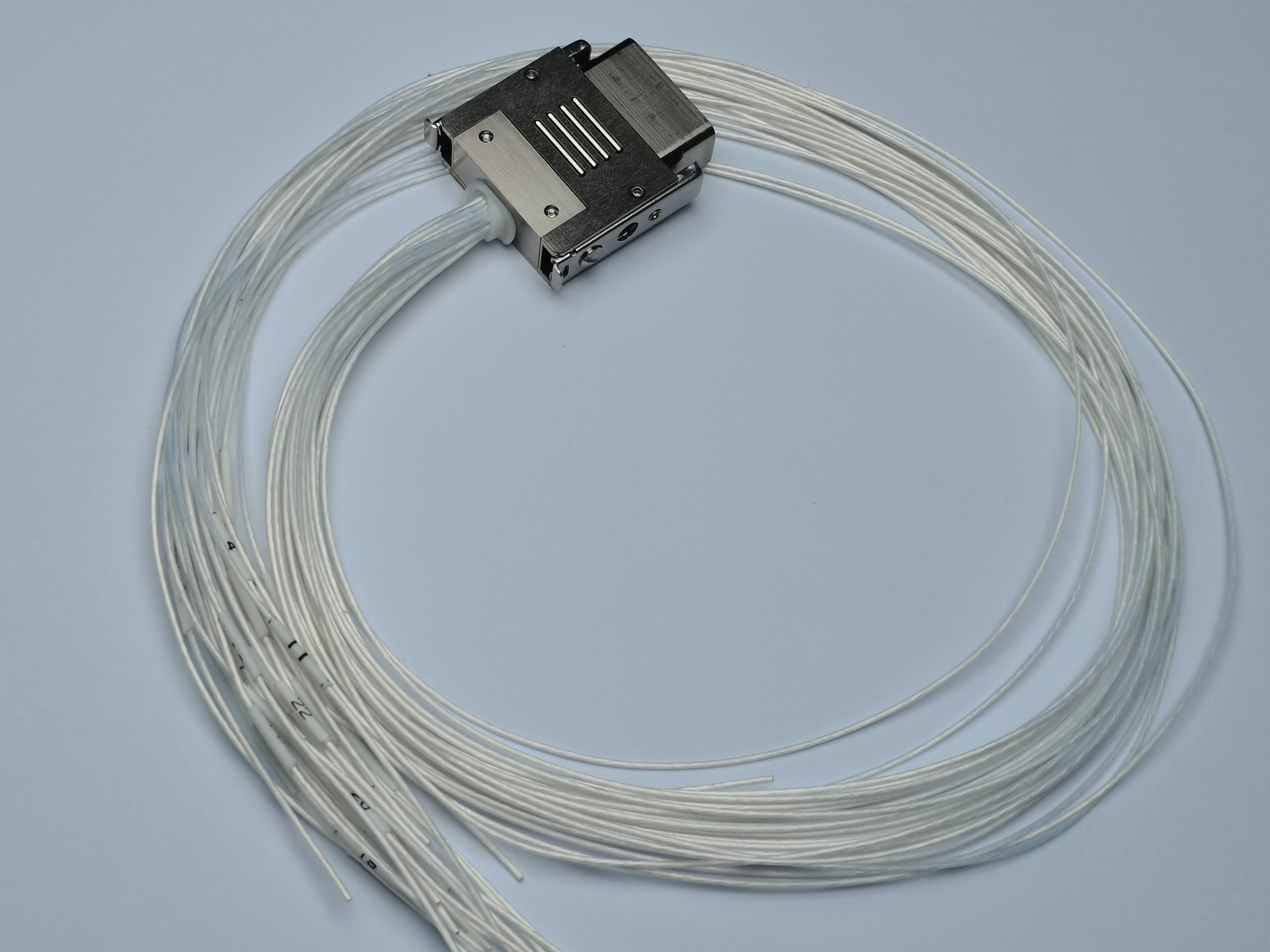 Миниатюрный прямоугольный электрический разъем серии J24H