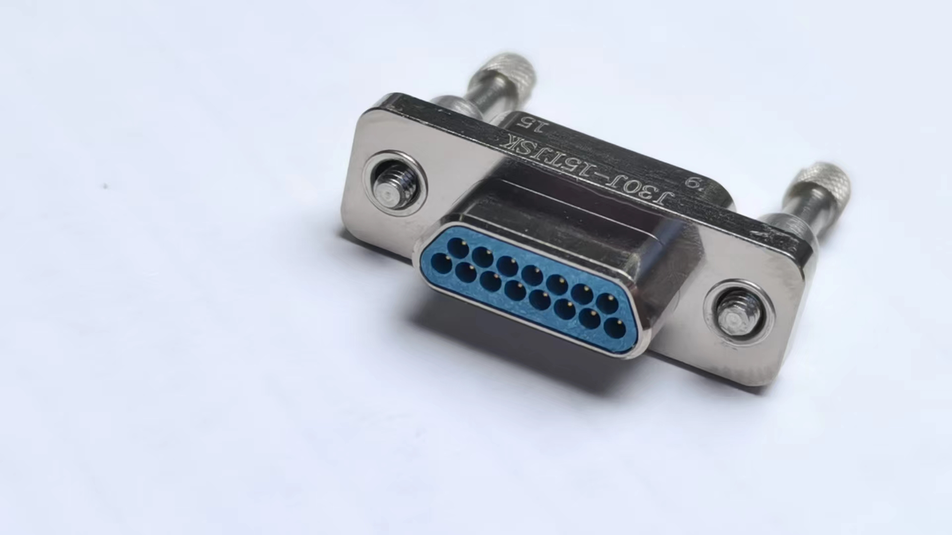 Серия J30J микроматричных электрических соединителей со стержнями из сплетенной проволоки（Продукт базового типа с клепанным соединением/Модифицированный продукт с клепанным соединением）