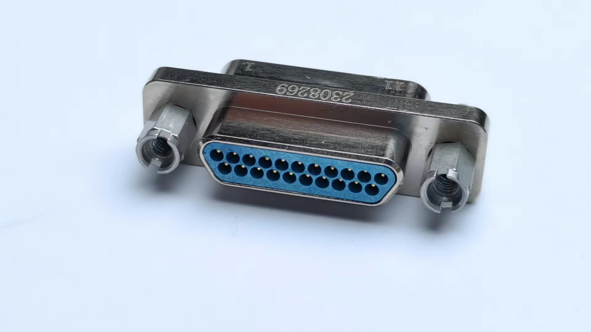 Серия J30J микроматричных электрических соединителей со стержнями из сплетенной проволоки（Продукт базового типа с клепанным соединением/Модифицированный продукт с клепанным соединением）