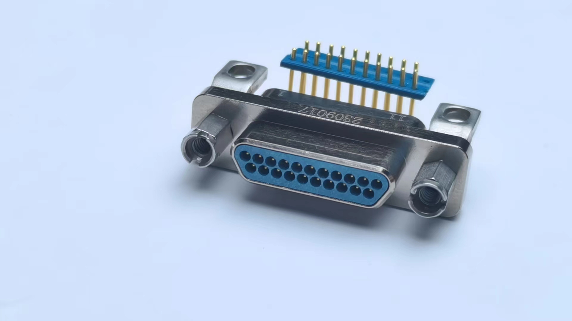 Серия J30J микроматричных электрических соединителей со стержнями из сплетенной проволоки（Продукт базового типа с клепанным соединением/Модифицированный продукт с клепанным соединением）