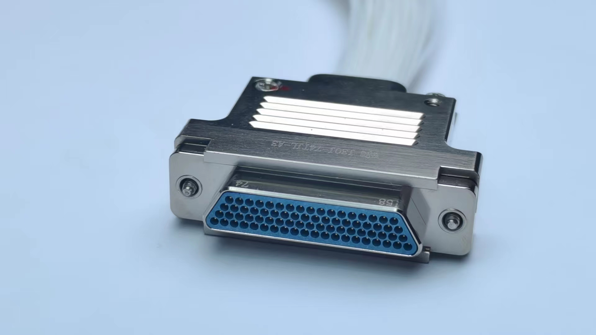 Электроконнекторы серии J30J с комбинированным подключением малого и большого тока（Изогнутая печатная плата/J30J-A3 Зажим для кабеля）