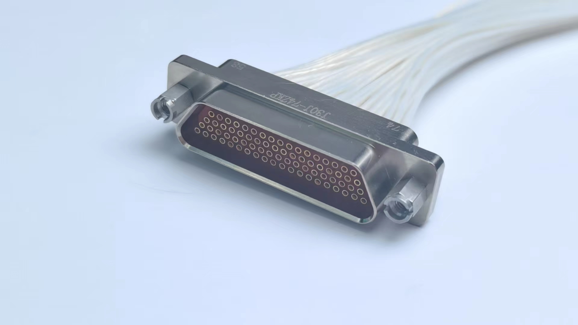 Серия J30J микроматричных электрических соединителей со стержнями из сплетенной проволоки（Продукт с герметичным уплотнением методом стекловарения/Модифицированный продукт серии из нержавеющей стали）