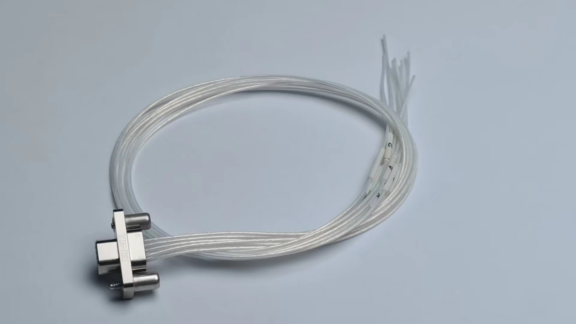 Электроконнекторы серии J30J с комбинированным подключением малого и большого тока（Тип обжима/Сварной тип）