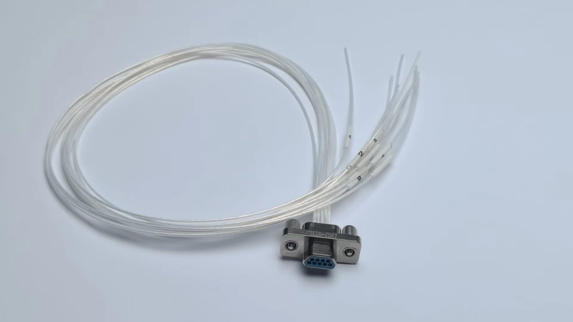 Электроконнекторы серии J30J с комбинированным подключением малого и большого тока（Тип обжима/Сварной тип）