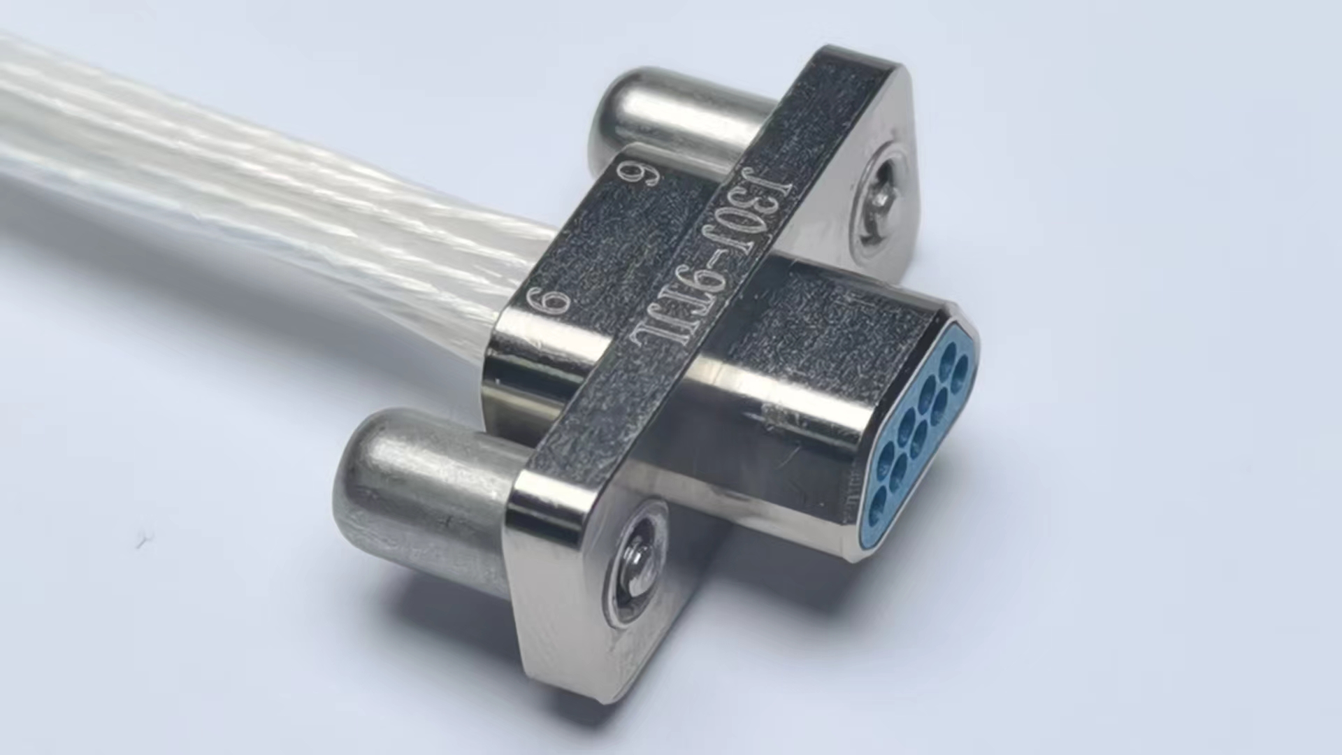 Электроконнекторы серии J30J с комбинированным подключением малого и большого тока（Тип обжима/Сварной тип）