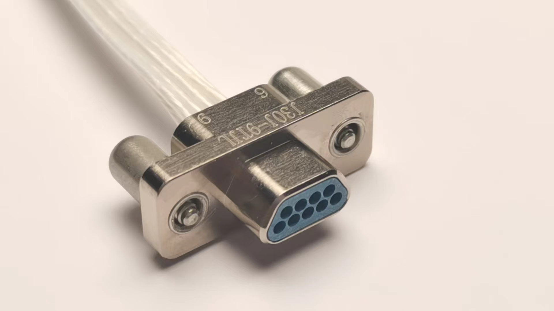 Электроконнекторы серии J30J с комбинированным подключением малого и большого тока（Тип обжима/Сварной тип）