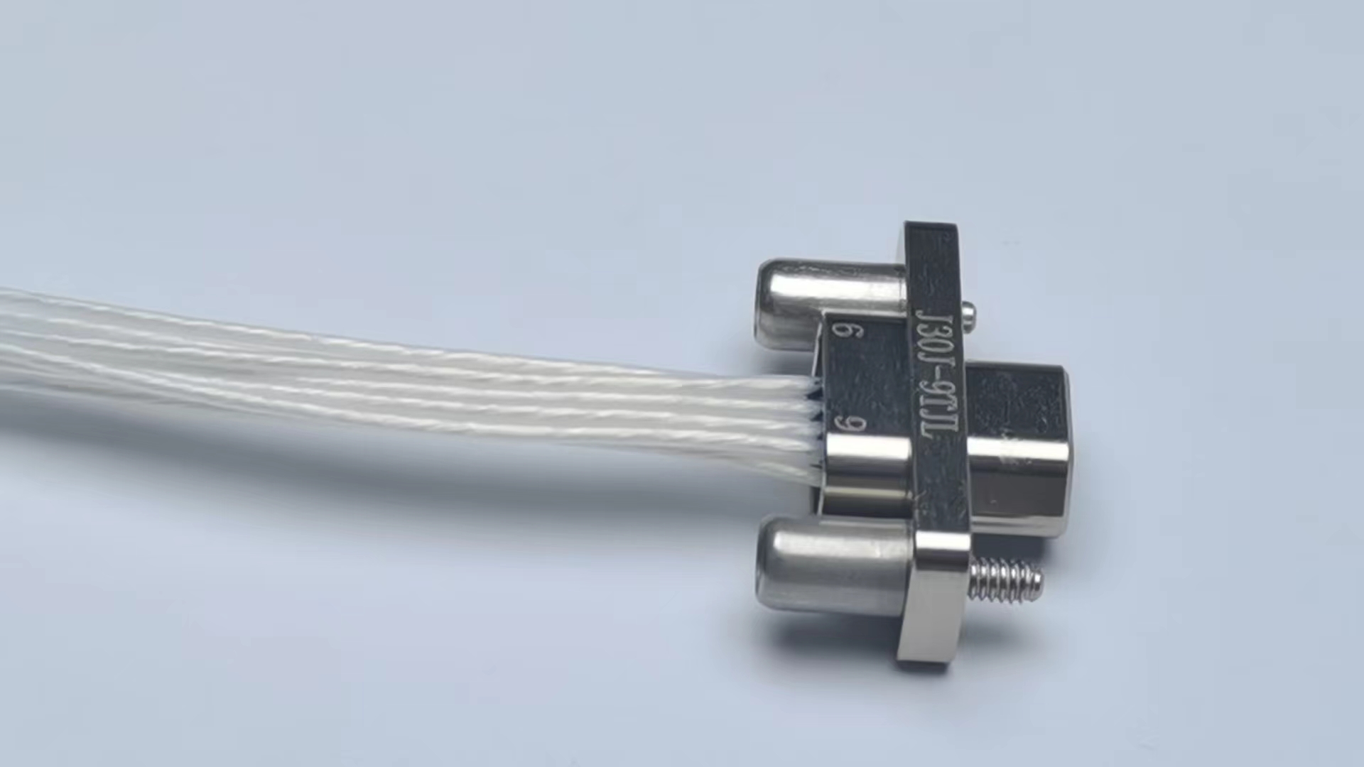 Электроконнекторы серии J30J с комбинированным подключением малого и большого тока（Тип обжима/Сварной тип）