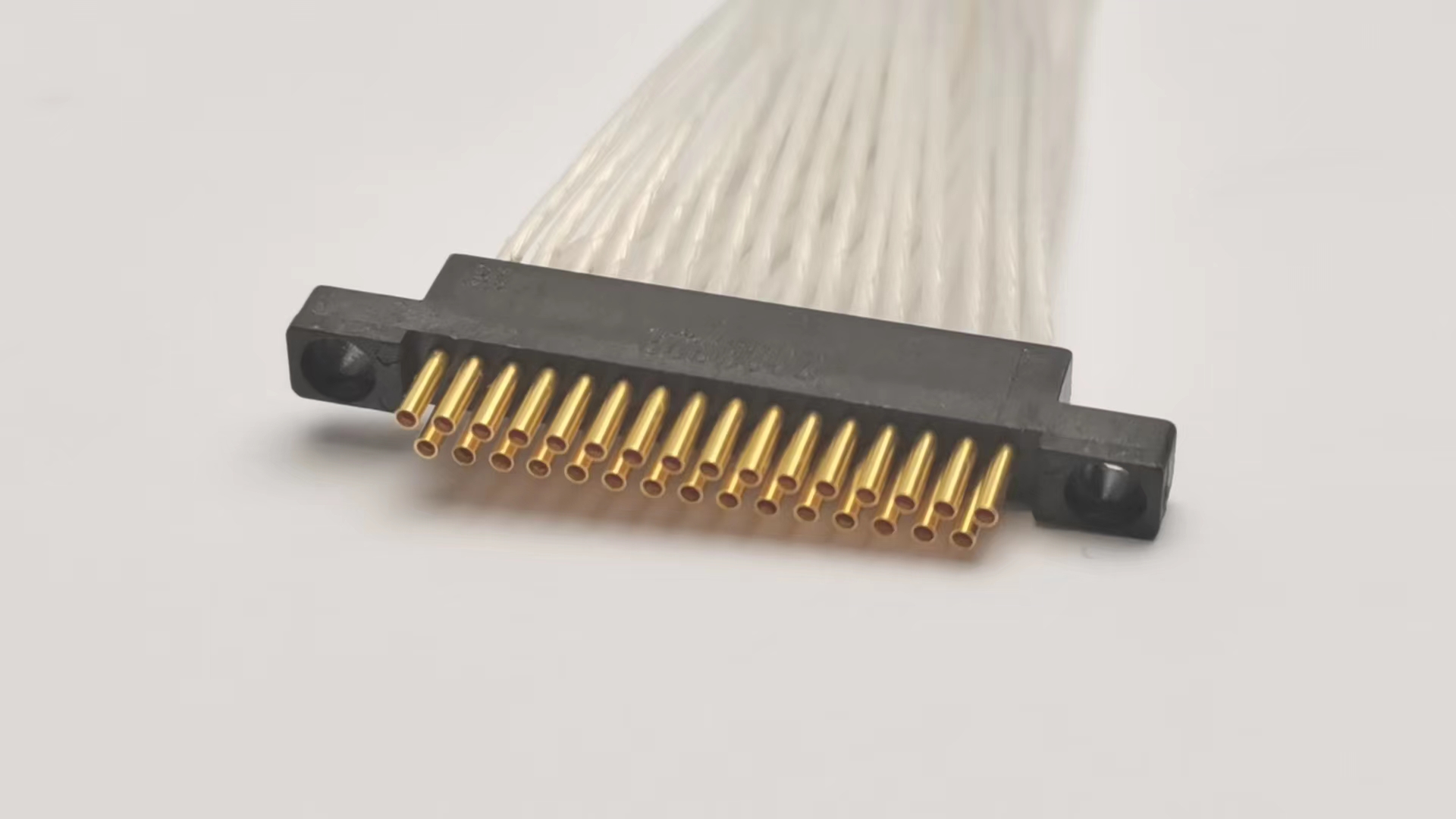 Серия J30V2  Микропрямоугольный соединитель