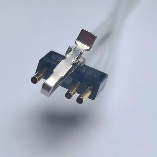 Серия J103 включает в себя прямоугольный соединитель