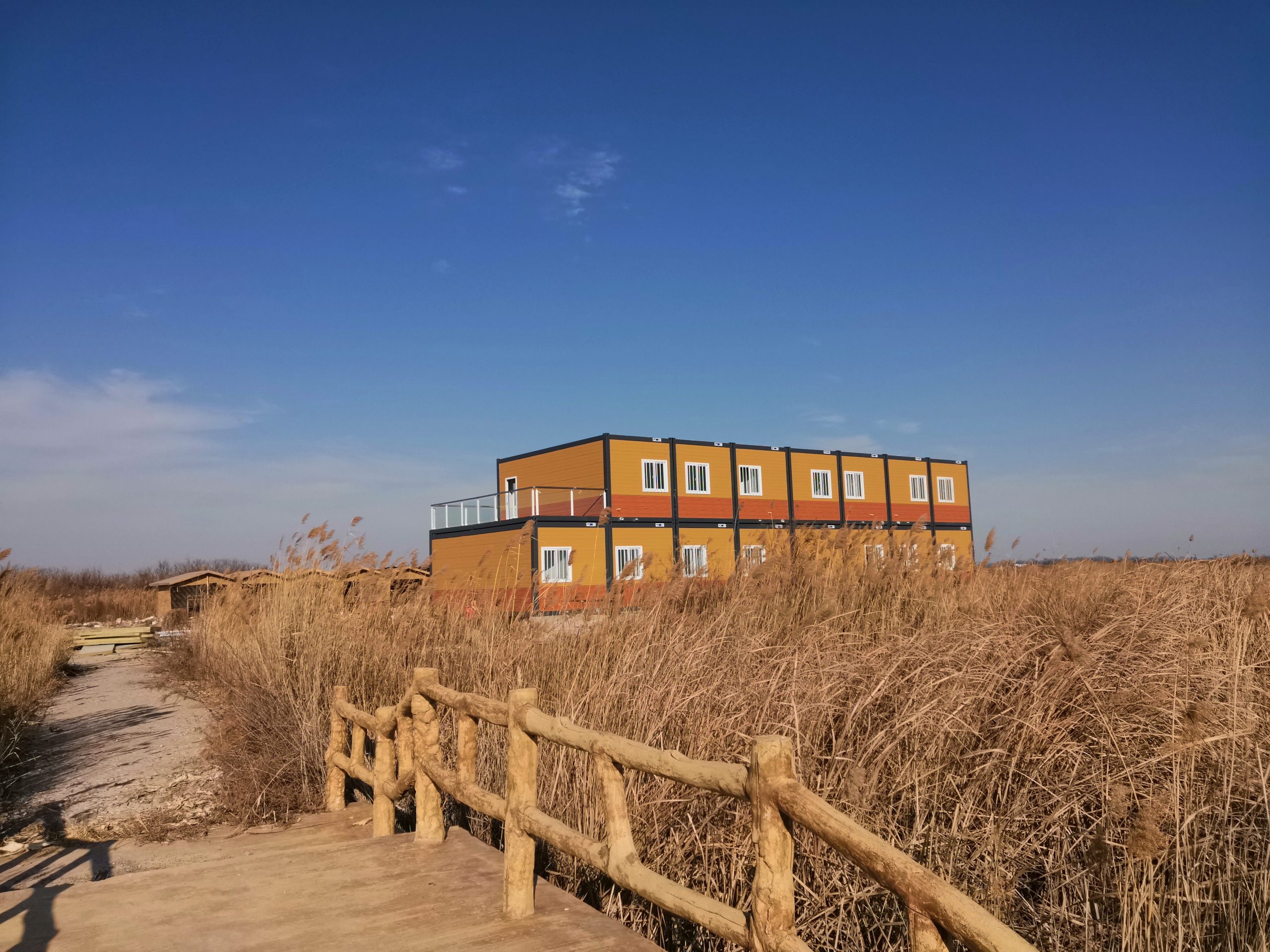 Когда современная промышленная эстетика встречает поток больших рек, инновационная индивидуальная версия коробки освещает экологическую инженерию Хуанхэкоу