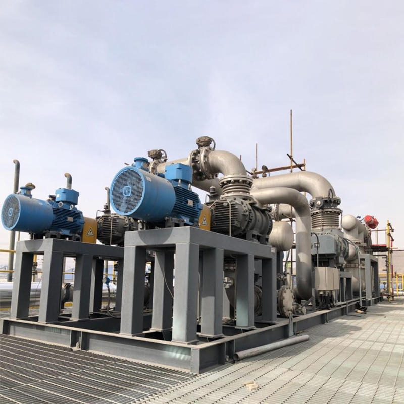 Прямая трансляция с места разгрузки! Вакуумный насосный агрегат был точно позиционирован, что свидетельствует о профессионализме и надежности.