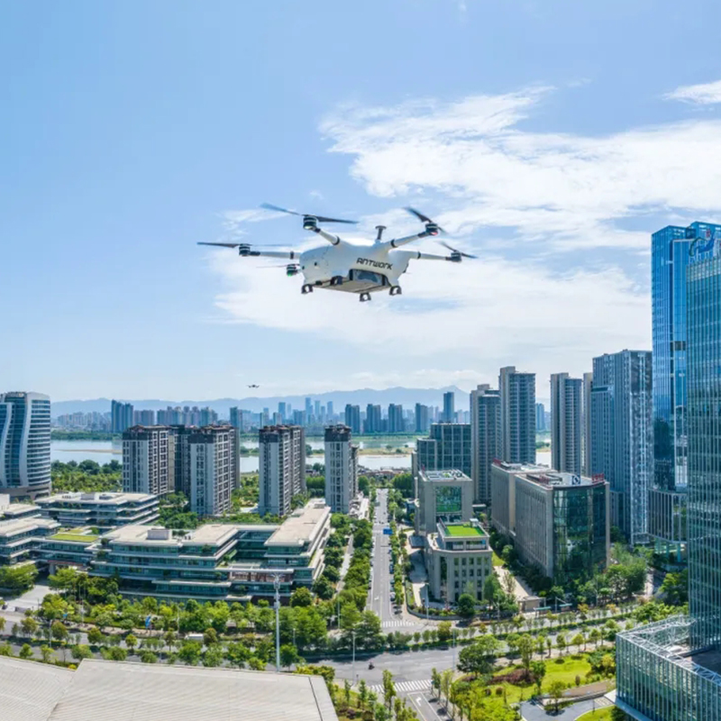 Низкогорная экономика становится новым двигателем развития, а верховенство закона способствует созданию «города в небе».