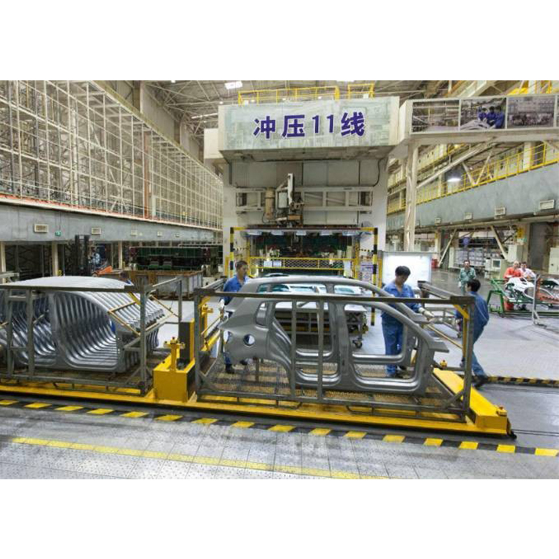 Почему технология литья под давлением цельных деталей не получила широкого распространения в автомобильной промышленности?