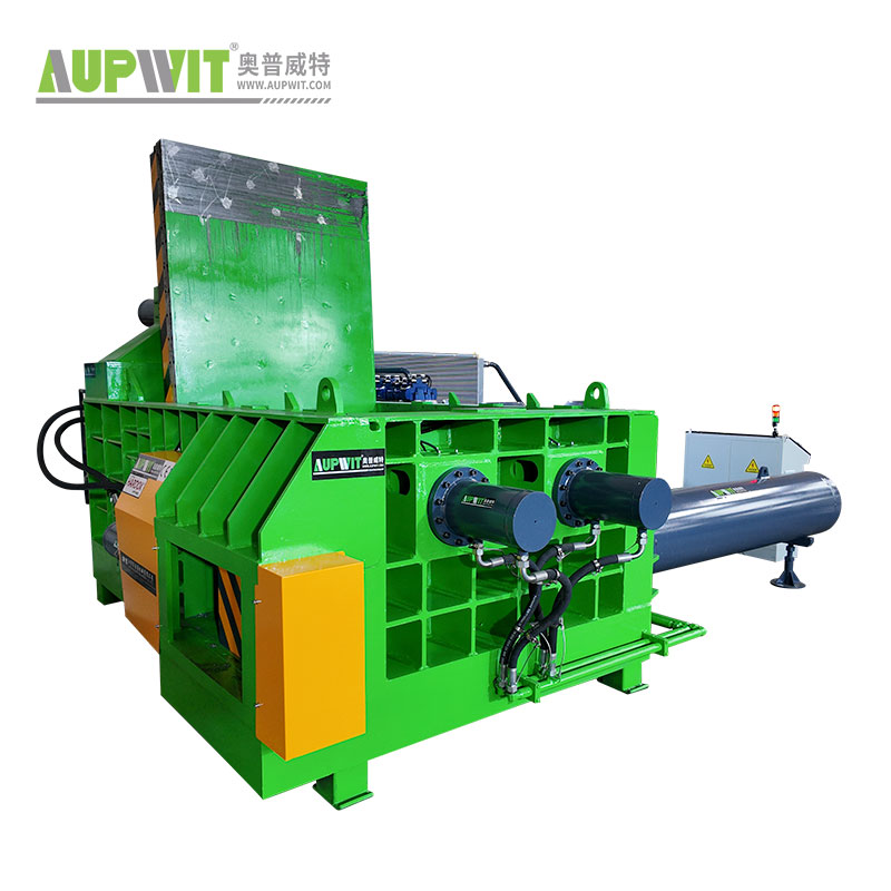 Боковая пресс-подборщик для металла