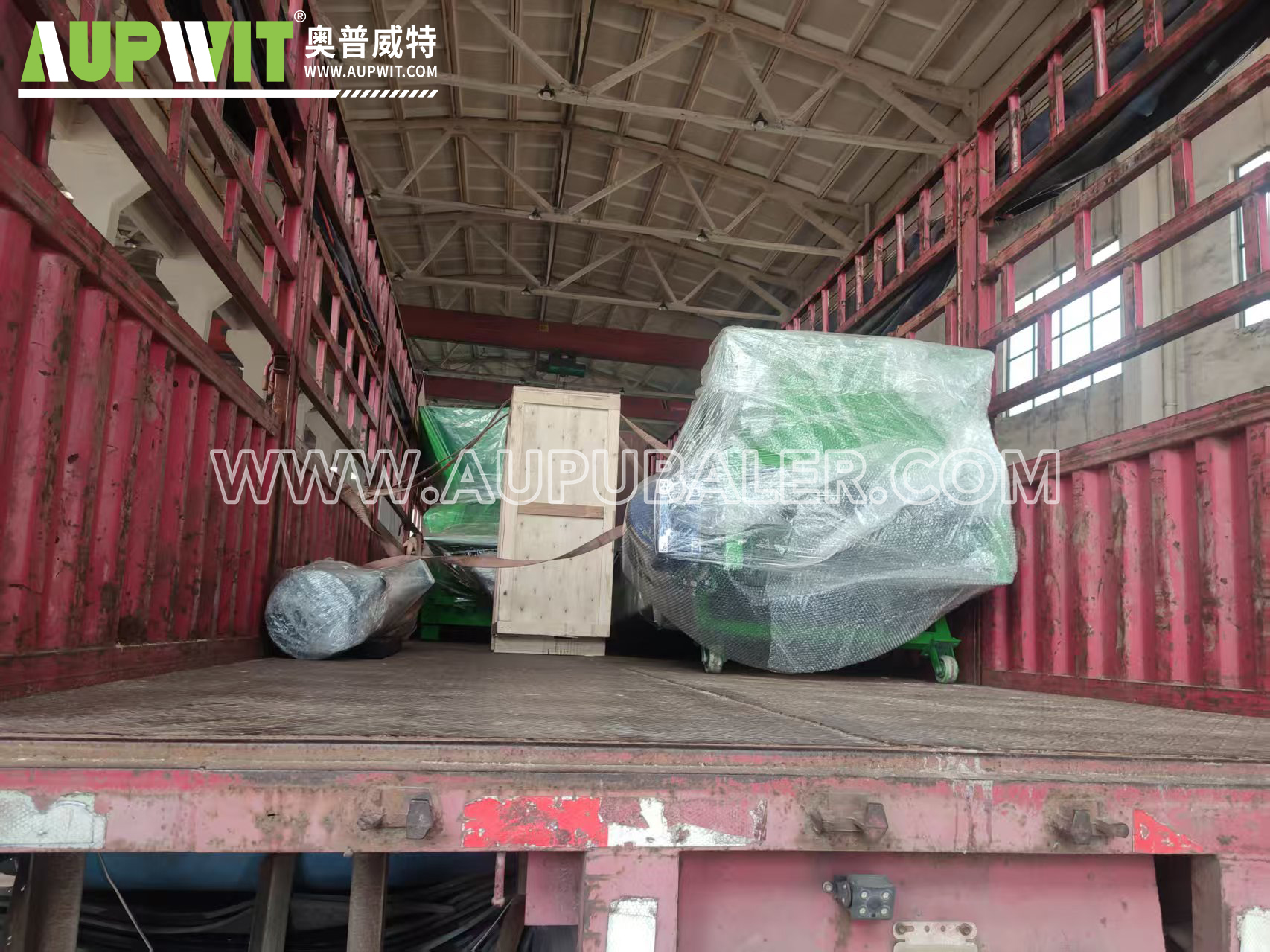 Полностью автоматическая прессовальная машина большого бункера Y81PTZ, отправлена ​​покупателю.