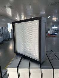 Аналитика отрасли из русскоязычного региона: руководствуясь стандартами ГОСТ, высокоэффективные фильтры типа «миниплит» становятся обязательным требованием для высококлассных чистых помещений.