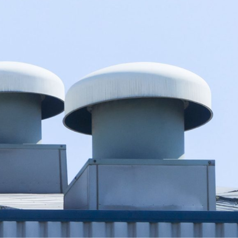 పాత గిడ్డంగి ఒక పైకప్పు వెంటిలేషన్‌తో ఎలా తిరుగుబాటు చేస్తుంది: తేమ నుండి వెంటిలేషన్ మరియు రక్షణను అందించడానికి ఒక ఆచరణాత్మక కేసు యొక్క లోతైన విశ్లేషణ