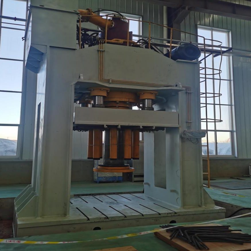 Высокоточное 1500-тонное штамповочное оборудование для СПГ может производить как одно-, так и двухгорлые головки СПГ.