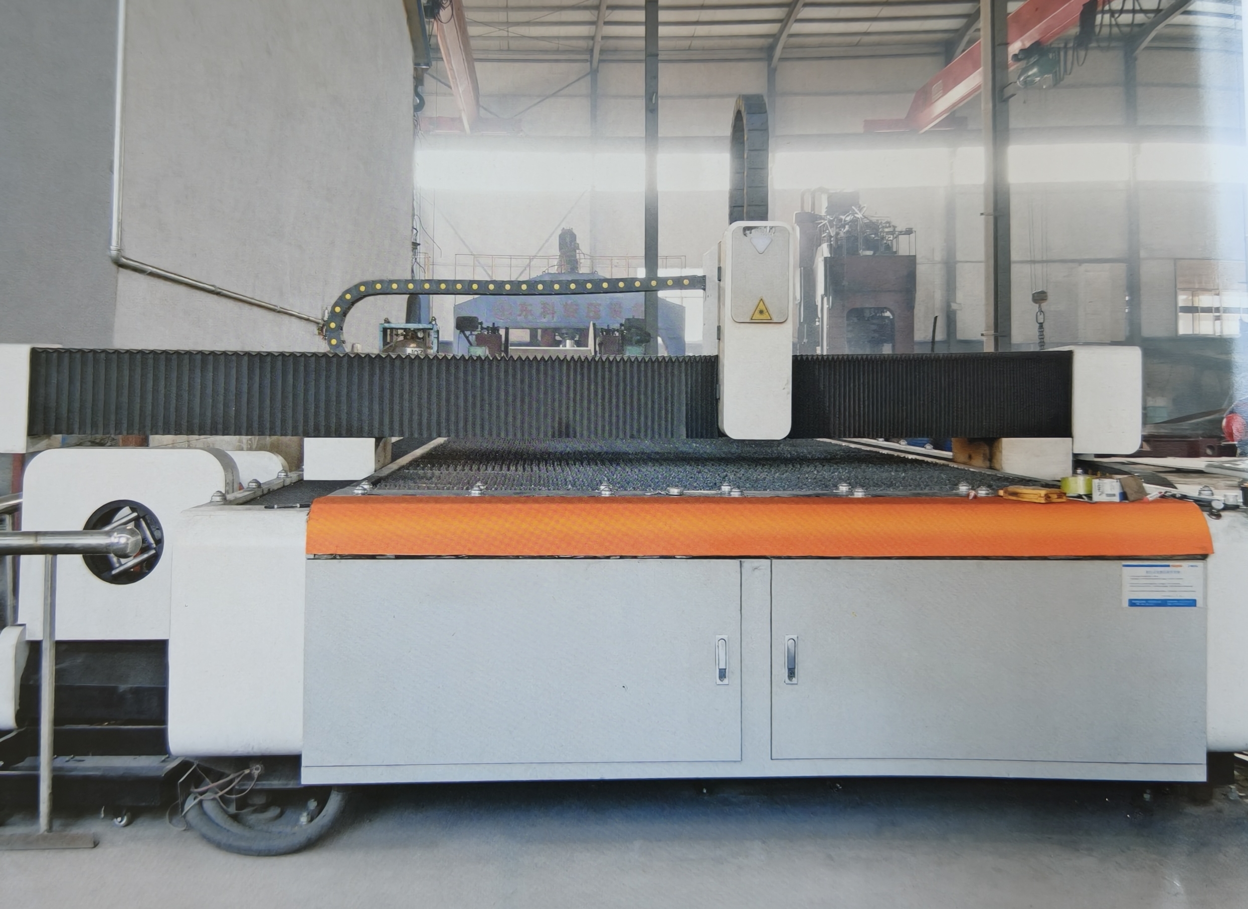 Крупногабаритный интегрированный лазерный станок для резки труб и листов: точный контроль для полной резки листов и труб. Прямые продажи от проверенного производителя с более чем десятилетним опытом работы. Добро пожаловать!