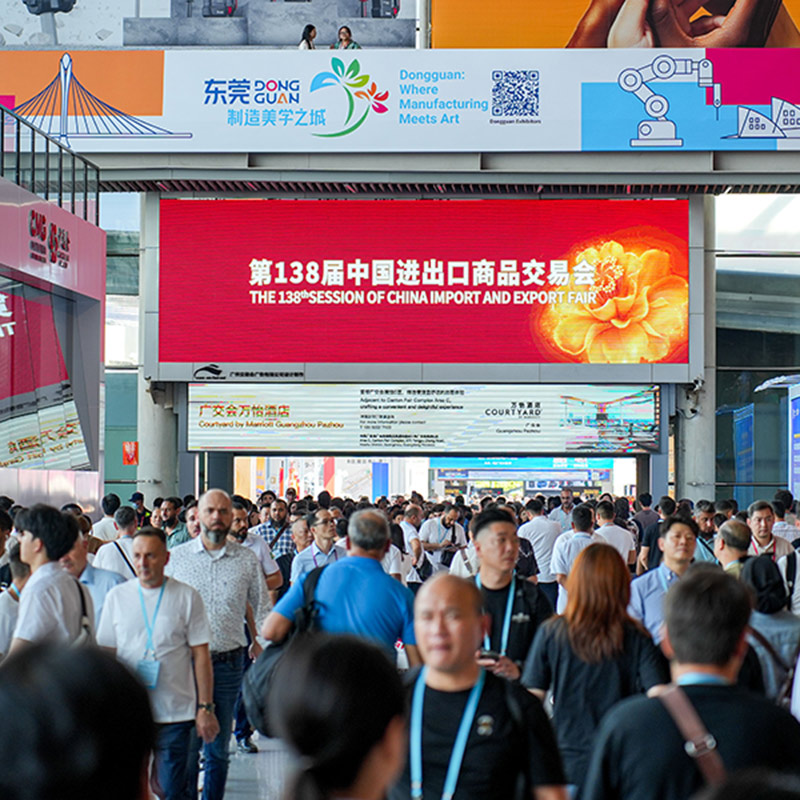 Главные события первого дня Кантонской ярмарки: стенды дочерних компаний Sanling Group привлекают внимание, зарубежные покупатели активно ведут переговоры
