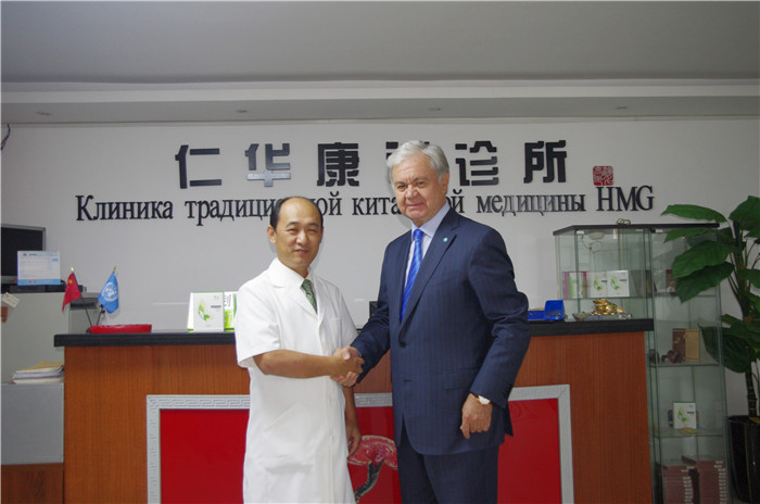 Генеральный секреталь шанхайской организации посещает клинику