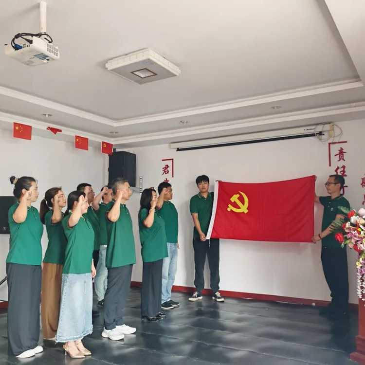 Компания Hebei Junye Science and Technology Co., Ltd. провела тематическую песню и специальный партийный урок в честь 104-й годовщины основания Коммунистической партии Китая (КПК).
