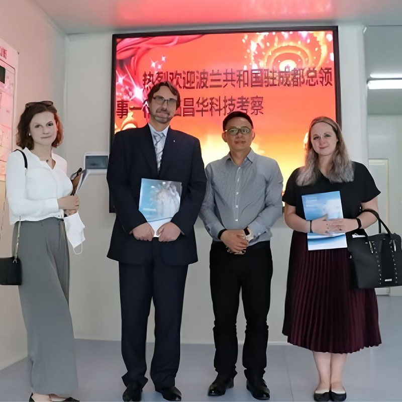 Делегация Генерального консульства Республики Польша в Чэнду посетила ООО Чэнду Чанхуа Технологии для обсуждения новых возможностей сотрудничества