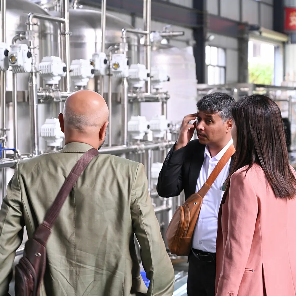 STARK (подразделение COVNA) принимает клиентов из Йемена с визитом на производство, укрепляя международное доверие