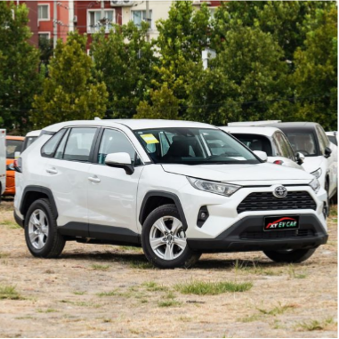 RAV4 2.0L CVT 2WD Urban Edition 2024 года выпуска – это сбалансированное и надежное решение для поездок в пригородных поездках