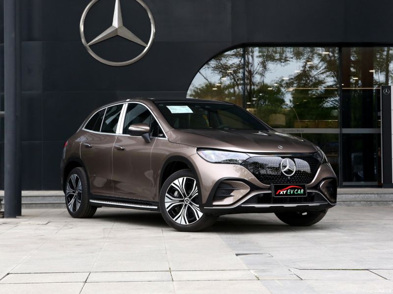 Mercedes‑Benz EQE SUV 500 4MATIC в версии «Люкс»: роскошный полностью электрический внедорожник, сочетающий в себе характеристики бизнес‑седана и семейного автомобиля