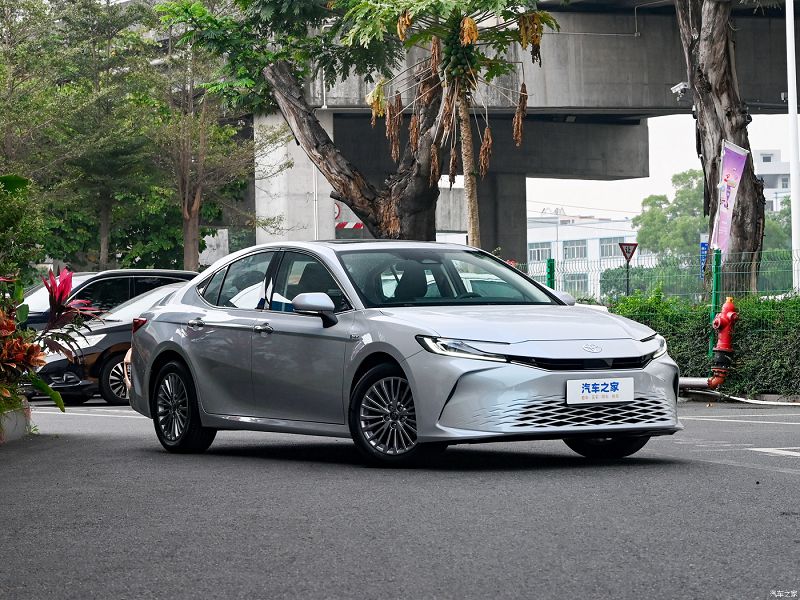 2024 Gray Camry Hybrid 2.0HG Luxury Edition