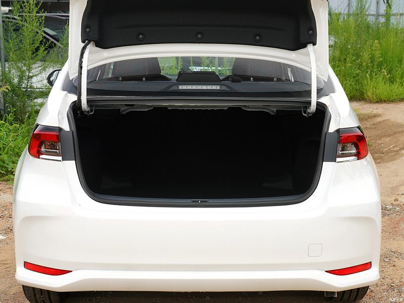 Обеспечьте стабильность и непрерывность работы деталей шасси Новый топливный автомобиль