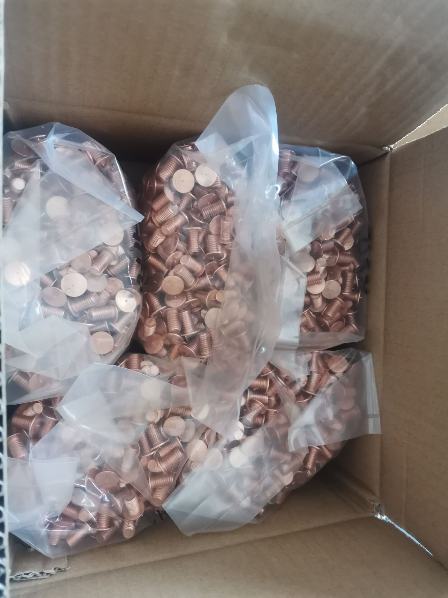 сварочных шпилек