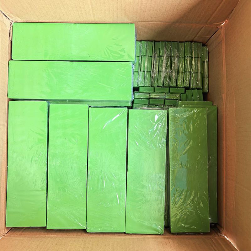 Пластиковые клинья зеленого цвета для России