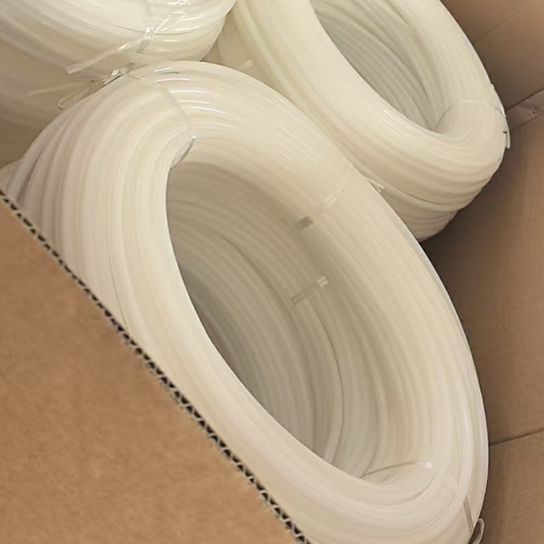 Новые пластиковые вакуумные трубки