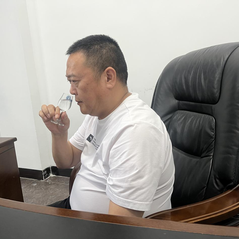 Как правильно дегустировать крепкий ароматный байцзю и на что обратить внимание при его употреблении