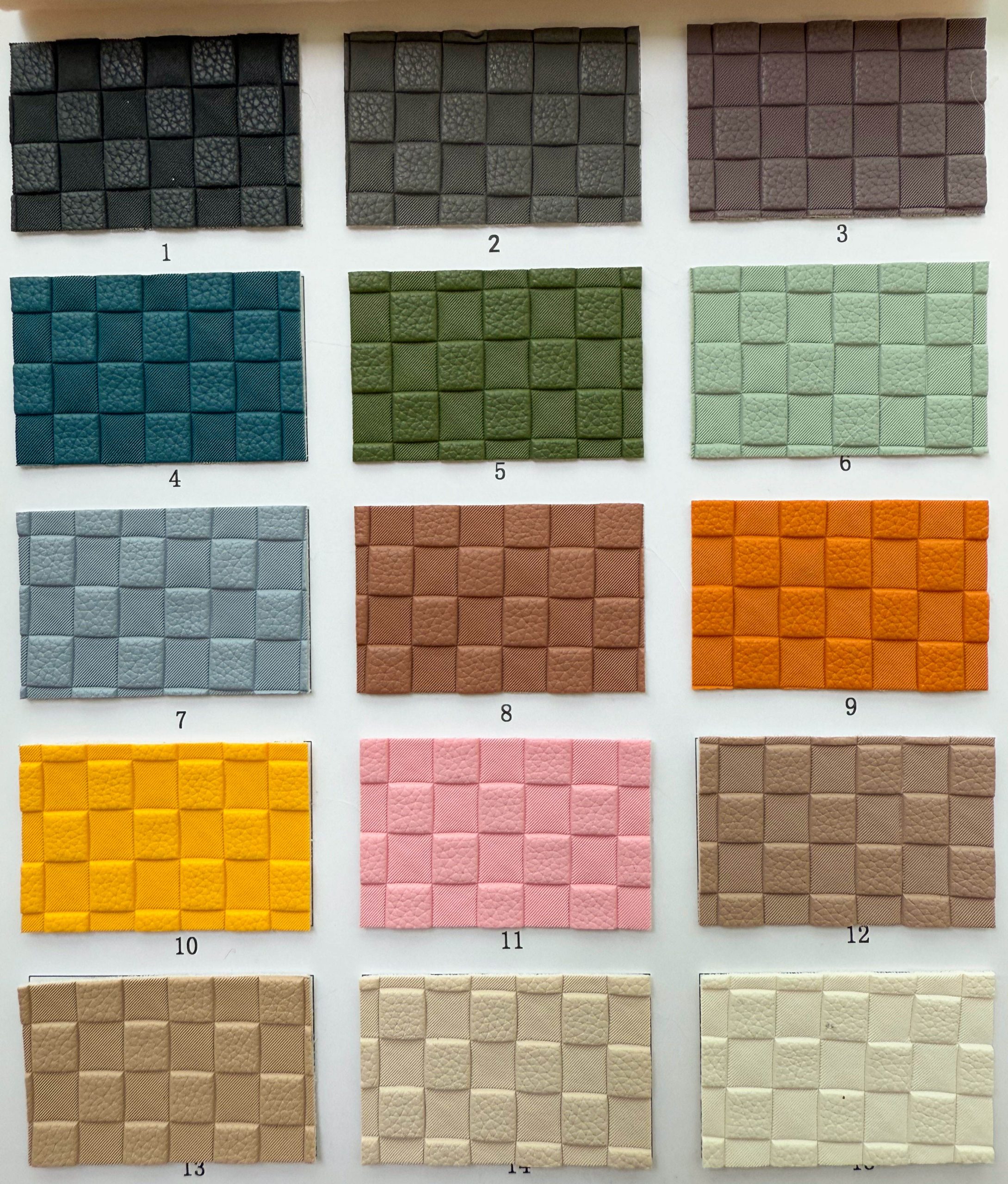 Экологически чистая ПВХ-кожа с возможностью индивидуального заказа – плетеные и клетчатые узоры.